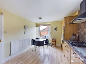 Kitchen/Breakfast Room- click for photo gallery